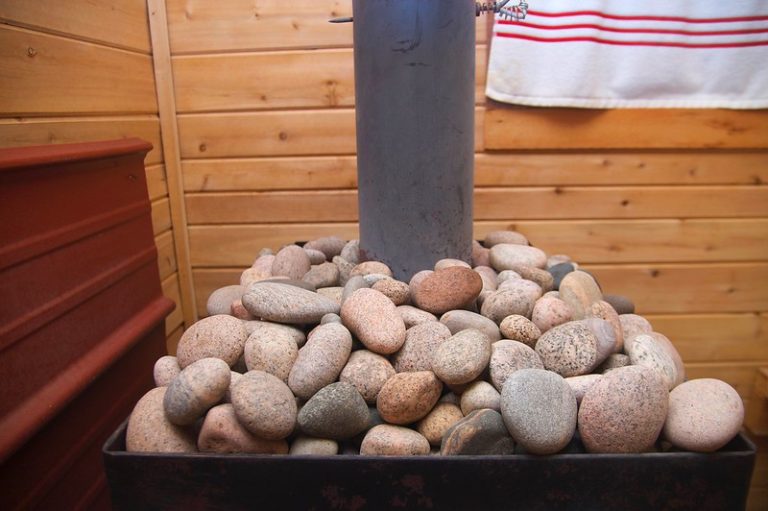 put on sauna stones -1